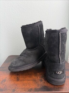 UGG Kids Short Shearling Boots - Black